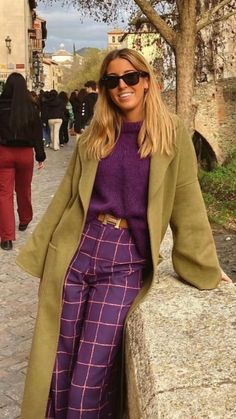 Outfit Aesthetic Summer, Luxury Photography, Outfit Chic, Classy Fashion, Green Coat, Professional Outfits, Style Mistakes, Colourful Outfits, Business Casual Outfits