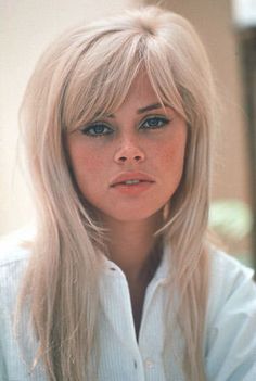 poetic & chic - poetic & chic - Bang Envy - Britt Ekland Swedish Beauty, Britt Ekland, Cult Horror, Julie Newmar, Blonde Bangs, Wicker Man, Bond Girl, Claudia Cardinale