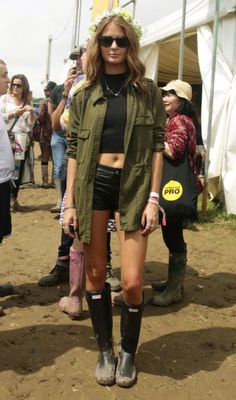 Glastonbury Outfits, Glastonbury Fashion, Look Hippie Chic, Festival Mode, Millie Mackintosh, Caroline Flack, Festival Chic, Look Festival, Summer Festival Outfit