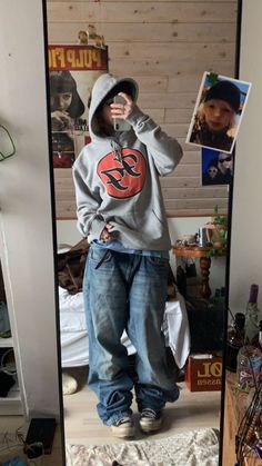 90s Fashion Baggy Clothes, Baggyoutfit Ideas, How To Style Baggy Hoodie, Very Baggy Outfits, Sportcore Outfits, Skater Hoodie Outfit, Baggy Clothes Outfit Y2k, Mid90s Fits, Baggy Baggy Outfit