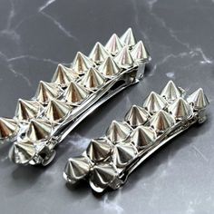 Add Some Spice To Your Look With Spiky Y2k Gothic Hair Barrettes. Edgy, Punk Rock, Y2k Emo Vibes With Your Choice Of Silver, Gunmetal, Or Gold In 2.5" Or 3". These Hair Clips Are Handmade! Each Spike Is Wired To The Hair Clip And The Ends Are Glued To Secure And Ensure That You Don't Run Into Any Pointy Ends On The Wires. 2000 Hair Accessories, Cute Hair Barrettes, Emo Hair Accessories, Emo Hair Clips, Fun Hair Clips, Y2k Hair Clips, Hip Hop Hair, Space Buns Hair, Rock Y2k