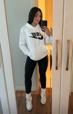 Nike Leggings Outfit, Gray Shirt Outfit, Leggins Outfit, Academia Look, Outfits Leggins, Trendy Mom Outfits, Outfits Sporty, My Culture