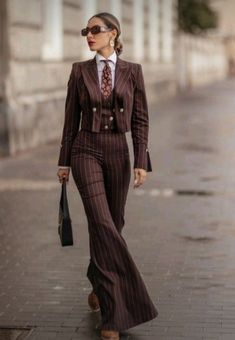 Daily Formal Outfit Women, Vintage Corporate Outfits, Formal Suits For Women Prom, Formal Suits For Women Classy, Formal Streetwear Women, Women Suits Prom Classy, Simplistic Outfits, Businesswoman Outfit, Formal Suits For Women