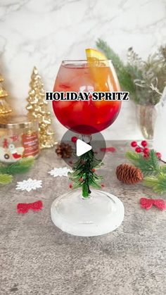 Dayna Ferraro on Instagram: "HOLIDAY SPRITZ

Comment ‘CHRISTMAS’ if you’d like a link to these glasses and ice cube molds! 

1 oz Pomegranate Juice
1 oz Aperol
Prosecco" Holiday Spritz, Alcohol Drinks, Ice Cube Molds, Christmas Menu, Pomegranate Juice, Christmas Drinks, Cocktail Drinks