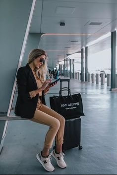 Stylish and comfortable travel outfit idea Long Blazer, The Drop, Fall Outfits