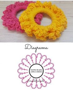 two crocheted scrunffles with the words diagrama written in spanish