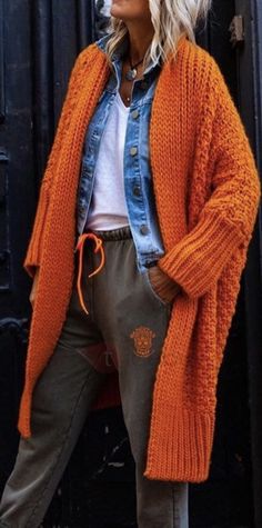 Fall Fashion Coats, Orange Cardigan, Arts Gallery, Cardigan Casual, Mode Boho, Mode Casual, Looks Street Style, 가을 패션, Personal Shopper