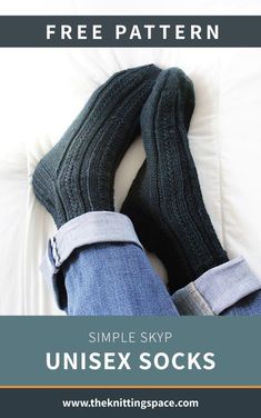 a pair of socks sitting on top of a bed with text overlay that reads, free pattern simple sky unisex socks