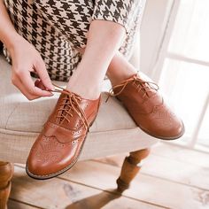 Category:Oxfords,Flats; Upper Materials:Faux Leather; Embellishment:Lace-up; Season:Winter,Fall,Spring; Heel Type:Flat Heel; Gender:Women's; Size Suggestion:standard size, select your usual size; Toe Shape:Round Toe; Style:Elegant,Casual,Minimalism; Heel Height(inch):<1; Outsole Materials:Rubber; Occasion:Office,Daily,Party; Pattern:Color Block,Solid Color; Listing Date:11/20/2023; Production mode:External procurement; 2023 Trends:Vintage Shoes,Plus Size,Brogue; Size chart date source:Provided by Supplier. Oxford Shoes Heels, Oxford Shoes Brown, Women Brogues, Oxford Shoes Outfit, Womens Low Heels, Wingtip Shoes, Oxford Brogues, Oxford Flats, Oxford Heels