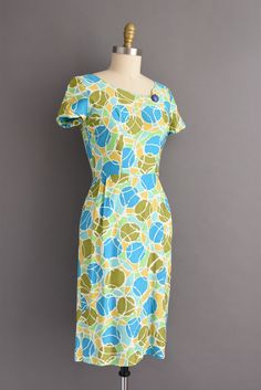 "Vintage 1950s polished cotton wiggle dress in a lovely abstract print throughout. This vintage dress features a wonderful fitted bodice with bust darts, nipped waist, and comfortable pencil skirt. Back metal zipper for closure. ✂------ M E A S U R E M E N T S ------- Best Fit: Small Bust: 36' Waist: 26\" Hips: 37.5\" Shoulders: 15\" Sleeves: 6.5\" Total Length: 40.5\" Tag/Label: Edith Flagg Material: polished cotton Condition: Excellent vintage condition. Ready to wear. ☆ Layaway is available f Mid-century Fitted Dress With Vintage Print, Mid-century Fitted Dress With Retro Print, Fitted Mid-century Dress With Retro Print, 50s Dresses, Wiggle Dress, 1950s Vintage, Metal Zipper, Long Beach, Vintage Dress