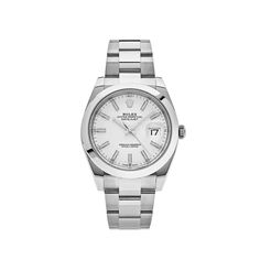 The Rolex Datejust is designed with a 41mm stainless steel case, highlighted with a classic steel smooth bezel. It features a luminous white dial surrounded by steel hands and a date display at 3 o'clock, protected by a scratch-resistant sapphire crystal. On the wrist, the stainless steel oyster bracelet is a true beauty. Patek Philippe Nautilus, Breitling Navitimer, Rolex Day Date, Audemars Piguet Royal Oak, Rolex Gmt, Rolex Daytona, 3 O Clock, Omega Speedmaster, Rolex Submariner