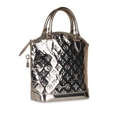 Sleek, chic and effortlessly cool, the Louis Vuitton Lockit tote is everything you could ever want and more. Whether you’re off to work, running errands, or just going about your day, this baby is the ideal companion to accompany you wherever you go. A well-worthy addition to any luxury handbag collection, the Lockit is a true must-have for any woman with a lot to carry and a soft spot for LV. SPL Exterior Silver Vernis Empreinte Monogram Silver tone hardware Louis Vuitton embossed leather logo Two top handles Zip close Side padlock – no key Fair condition – marks throughout, creasing, loss of shape, slight yellowish tinge Interior Grey Spacious compartment Two slip pockets Louis Vuitton embossed leather logo tag Very good condition – well maintained, no stains or odours On its own SPL Hei Luxury Handbag Collection, Sleek Chic, Handbag Collection, Soft Spot, Logo Tag, Dior Shoes, Bag Design, Leather Logo, Chic Me