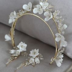 Brand New Bridal Set . Crown & Tiara. Never Used. Changed Mind For Wedding Features: Flexible And Bendable Hand Wired Color: Gold Size:Crown Length About 35.5cm, Hight About 5.5cm Earrings Length About 10.5cm Wide About 4cm(1-2cm Differs Due To Manual Measurement) Weigth:Crown About 109.8g;Earring About 29.6g Occasions:Wedding/Party/Prom/Anniversary Environmental Standard:Hypoallergenic Lead Nickel Free Flower Wedding Crown, Wedding Crown Hair, Bride Drop Earrings, Tiara For Wedding, Rhinestone Bridal Jewelry, Wedding Hairstyles With Crown, Handmade Tiaras, Floral Tiara, Crown Earrings