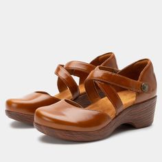 Savina Luggage Shoe | Alegria Shoes Comfortable Leather Shoes, Supportive Sandals, Vintage Style Shoes, Leather Clog, Medical Outfit, Alegria Shoes, Fashion Statements, Clog Sandals, Slippers Cozy