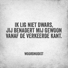 a black and white photo with the words,'if i lie net dwars, jju benadet mij gewon vanaf de verkeerdee