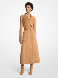 Impeccably tailored in Italy, this double faced cashgora-melton trench coat will lend rich texture and inimitable polish to myriad looks. It features notched lapels and a detachable waist-defining belt. The versatile camel hue makes it a perfect complement to the season’s sequined pieces and knits alike. Curated Outfit, Cozy Fall Outfits, Trench Coat Style, Outfit Inspiration Fall, Midi Skirts, Black Women Fashion, Trench Coats Women, Women's Coats, Work Attire