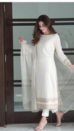 Stylish Kurtis Design, Stile Hijab, Simple Kurta Designs, Simple Kurti Designs, Long Kurti Designs, Trendy Dress Outfits