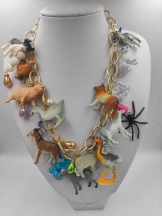 A cute variatie of animals together with some glam. A perfect gift for yourself or your bff Fun Necklaces, Jewelry Assemblage, Jewelry 2024, Ear Jewellery, Barbie Halloween Costume, Found Object Jewelry, Vintage Jewelry Crafts, Slap Bracelets, Necklace Ideas