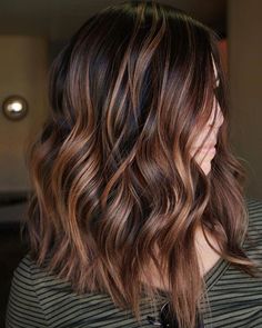 Root Beer Hair, Copper Hair With Highlights, Beer For Hair, Rambut Brunette, Copper Balayage, Haircuts For Medium Length Hair, Hair Color Caramel, Caramel Hair