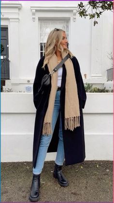 March Outfits, Scarf Outfit Winter, Mantel Outfit, Looks Adidas, Nyc Winter Outfits, 00s Mode, Stile Blair Waldorf, Adrette Outfits, Ny Outfits