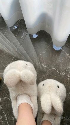 Cute Slippers Aesthetic, Slippers Aesthetic, Cute Slippers, Cute Selfie Ideas, Just Girl Things, Just Girly Things, Casual Style Outfits, Girly Girl, Girly Things