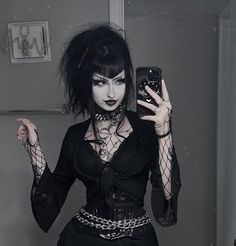 Pretty Goth Aesthetic, Goth Style Women, Tradgoth Hair, Goth Prom Hair, Traditional Goth Outfits, Trad Goth Hair, Goth People, Trad Goth Outfits, Maquillage Goth