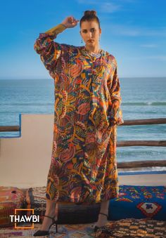 ✔ Robe marocaine faite à la main pour des occasions spéciales, ✔ 2 pièces Kaftan, style motif vintage ✔ Je suis fier de fabriquer des robes marocaines de haute qualité, ✔ Fait à la main, ✔ Taille adaptée : M, L, XL et XXL Si vous avez la moindre question, n'hésitez pas à me contacter ! J'adore concevoir des robes et je peux en créer une sur mesure pour vous ! il suffit de nous contacter et nous pourrons régler cela ensemble. Bohemian Long Sleeve Abaya With Dabka, Multicolor Long Sleeve Kaftan With Dabka, Vintage Long Sleeve Kaftan For Beach, Bohemian Multicolor Thobe For Eid, Bohemian Maxi Length Kurta With Dabka Detail, Bohemian Long Sleeve Agbada For Eid, Bohemian Tunic Agbada For Eid, Long Bohemian Kaftan With Dabka, Bohemian Long Thobe For Eid