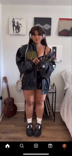 Jorts Outfit Thick Thighs, Graphic Button Up Shirt Outfit, Outfit Inspo Chubby, Outfit Ideas Curvy Body Types, Chubby Summer Outfits, Chubby Style Summer, Chubby Goth Outfit, Chubby Baddie, Demure Outfit