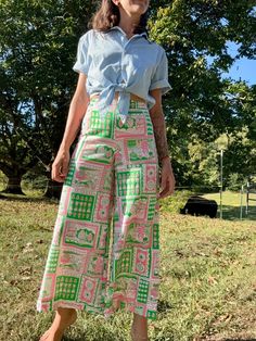 Vintage 60/70s Novelty print wide leg pants by 'Ah! Austin Hill.'  🌱 cotton poly blend.  Zip up back closure & a waist belt seen in video.  Measurements 📏  * 12.5" waist  * 12.5" rise  * 19" hips  * 27" inseam  * 13" wide legs Retro Wide Leg Pants For Spring, Vintage Wide-leg Pants For Spring, Retro Cotton Wide Leg Pants, Retro High-waisted Cotton Wide Leg Pants, Retro High-waisted Wide Leg Cotton Pants, Retro Wide Leg Bottoms For Spring, Retro Wide-leg Pants For Spring, Retro Spring Wide-leg Pants, Spring Vintage Wide Leg Pants