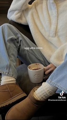 Ugg Ultra Mini Aesthetic, Ugg Socks Outfits, Cozy Outfits With Uggs, Ugg Mini Aesthetic, Ultra Mini Uggs Outfit Winter, Uggs Ultra Mini Boots Outfit, Aesthetic Ugg Outfits, Mini Ultra Ugg Boots Outfit, Outfit Ugg Ultra Mini