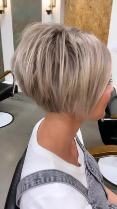 Short Hairstyles For Women: Gorgeous Pics To Get You Inspired Stacked Bob, Pixie Haircut For Thick Hair, Bob Hairstyles For Fine Hair, Trendy Short Hair