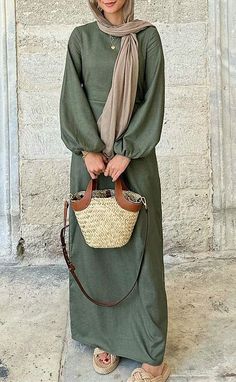 Modest Outfits Muslim, Outfits Muslim, Hijab Fashion Summer, Stile Hijab, Modest Dresses Fashion, Best Winter Outfits, Modesty Outfits, Cute Modest Outfits, Modest Summer Outfits