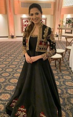 Blouse Lehenga, Lehnga Dress, Stylish Short Dresses, Long Dress Design, Afghan Dresses, Simple Pakistani Dresses, Beautiful Dress Designs