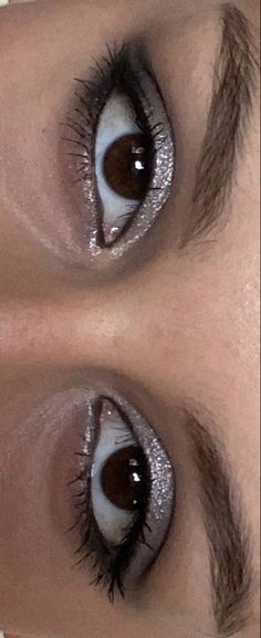 Makeup Looks 80s, Bleached Eyebrows Aesthetic, Aesthetic Marilyn Monroe, Alexa Demie Aesthetic, 90s Supermodel Makeup, Angelic Makeup Look, Supermodel Makeup, Silver Eye Makeup, Maquillage On Fleek