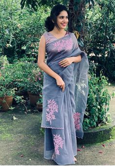 Long Blouse Designs, Saree Blouse Styles, Simple Frock Design, Simple Saree Designs, Simple Frocks, Saree Blouse Neck Designs, Saree Fashion, Fashionable Saree Blouse Designs