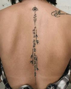 Tattoos Spine, Spine Tattoo Quotes, Back Tattoo Women Spine, Back Tattoos Spine, Small Matching Tattoos, Hip Thigh Tattoos, Girl Back Tattoos, Sak Yant Tattoo, Boho Tattoos