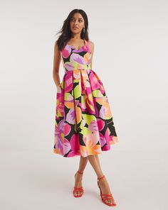 This lovely bright floral printed scuba prom dress is perfect for summer occasions. Designed with pleats to the skirt, and a sweetheart neckline, this is a truly flattering piece. Fastens with a centre back concealed zip and comes lined. Bright Dress, Jd Williams, Dresses Women, Womens Midi Dresses, Midi Dresses, Floral Printed, Garden Party, Sweetheart Neckline, Bride Groom