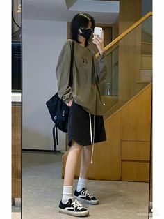 Asian Tomboy Fashion, Korean Tomboy Outfits, Boyish Outfit, Tomboyish Outfits, Tomboy Fits, Boyish Style, Woman In Black