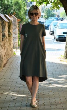 A short dress made of cotton. Flared A-shaped cut with short sleeves, with pleat on the back and side pockets. Size [dress] (front lenght / back lenght / bust / sleeve) US --- UK ---- EU 6 ----- 8 ------ 36/S (92 / 100 / 92 / 18) [cm] 6 ----- 8 ------ 36/S (36.2 / 39.4 / 36.2 / 7.1) [inch] 8 ----- 10 ----- 38/M (93 / 101 / 96 / 19)[cm] 8 ----- 10 ----- 38/M (36.6 / 39.8 / 37.8/ 7.5) [inch] 10 ---- 12 ----- 40/L (94 / 102 / 100 / 20)[cm] 10 ---- 12 ----- 40/L (37 / 40.2 / 39.5 / 7.9) [inch] 12 -- Cotton Dresses Online, Cotton Tunic Dress, Dark Red Dresses, Cotton Long Dress, Dress Pockets, Dress With Short Sleeves, Cotton Dress Summer, Dress Handmade, Short Sleeve Mini Dress