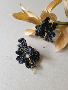 Welcome to a world of botanical elegance with our handcrafted Floral Raffia Earrings featuring stunning gemstones and durable stainless steel studs. Each pair is a unique expression of nature's beauty, meticulously crafted for those who appreciate the extraordinary. Here are five ways you can use these Handmade Flower Raffia Earrings with Gemstones, Stainless Steel Studs, and Raffia Jewelry in Black: ・Elevate your boho-inspired look with these unique floral earrings. ・Add a touch of glamour to your evening attire for a special occasion. ・Complement your summer outfits with a nature-inspired accessory. ・Surprise someone with a magical and enchanting gift. ・Wear them as a symbolic representation of your love for nature and all things beautiful. *Please note that due to the natural materials Black Flower Earrings As Gift, Black Flower-shaped Earrings For Gift, Artisan Black Earrings As Gift, Artisan Black Earrings Gift, Artisan Black Earrings For Gift, Black Flower Shaped Earrings For Gift, Handmade Nature-inspired Flower Earrings, Unique Handmade Black Earrings, Bohemian Drop Earrings With Handmade Flowers