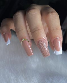 Nude Color Nails With Design, Ideas Uñas Acrilicas, Nails Nude Cortas, Nude Short Acrylic Nails, Short Nude Nails With Design, Nude Nail Designs Short, Short Nude Nails Acrylic, Pretty Nude Nail Designs, Short Elegant Nails