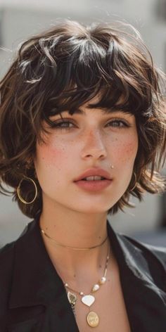 Womens Bob With Bangs, Short Hair Rectangle Face, Short Hair 2024, 70s Short Hair, Cool Short Hairstyles For Women, Haircut Ideas For Short Hair, 80s Short Hair, Woman Short Hair, Cool Short Hair