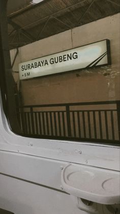 there is a sign that says surabaya gubeng