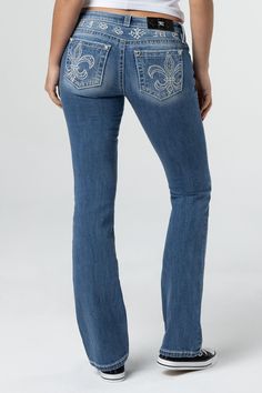 - Low-rise, medium dark-wash bootcut jeans- Embroidered Fleur-De-Lis with mini rhinstone details- Embroidered gothic Miss Me logo on yoke- Rhinestone rivets- Mini black leather logo brand patch- 5-pocket design- Slight fading- 52% Cotton 27% Lyocell 20% Polyester 1% Elastane- Gentle machine wash inside-out with like colors in cold water, Tumble dry low- 73% Cotton 24% Polyester 3% Elastane- Gentle machine wash inside-out with like colors in cold water, Tumble dry low Model is wearing size: 26Model Measurements: Height: 5'8" Bust: 35" Waist: 26" Hips: 39" Style No. L9331B-K1448 Dark Wash Bootcut Jeans, Jeans Embroidered, Straight Clothes, Wardrobe Goals, Leather Logo, Miss Me, Jean Outfits, Pocket Design, My Wardrobe