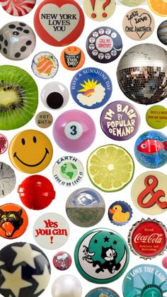 many different types and colors of buttons