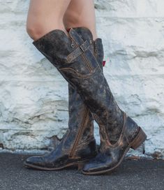 Gothic Western, Whimsical Wardrobe, Boots Plus Size, Knee High Boots Winter, Creative Table, Plus Size Work, Boho Boots, Buckled Flats, Tall Leather Boots