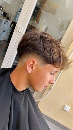 Mid Fade Fluffy Hair, Drop Fade Side Part, Fresh Cut Erkek, Haircuts For Straight Hair Boys, Fade Haircut Boys, Boys Haircut Fade, Middle Fade