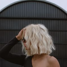 Anita Sherrill on Instagram: "a style I’m obsessed with 🫶🏽" Short Buttery Blonde Hair, Blonde Short Bobs, Cool Blonde Lob, Short Blonde Layered Bob, Rockstar Short Hair, Thick Blonde Bob, Mid Short Blonde Hair, Curly Short Hair Blonde, Short Hair Inspo Hairstyles