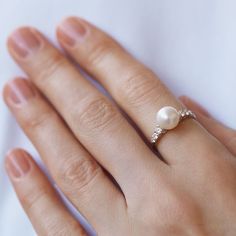 Diamond and pearl ring in white gold | KLENOTA Pearl Rings In Gold For Women, Pearl Diamond Ring Engagement, Diamond And Pearl Engagement Ring, Pearl Wedding Ring Set, Pearl Wedding Rings, Pearl Engagement Ring Vintage, Big Pearl Ring, White Gold Pearl Ring, Diamond And Pearl Ring