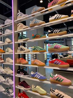 Pretty Sneakers, Adidas Casual, Preppy Shoes, Pretty Shoes Sneakers, Shoes Hack, Shoe Wishlist, Adidas Shoes Women, Fresh Shoes, Hype Shoes